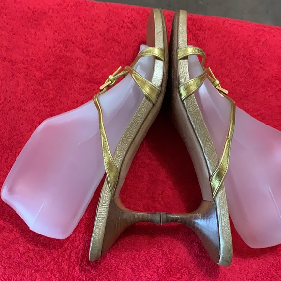 BEAUTIFUL PRADA HEELS 💕💕 - Picture 7 of 10